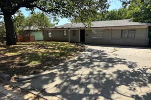 105 S Hickory Ave, Denison, TX 75020 - Photo 2