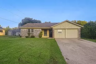 1008 Ivanhoe St, Cleburne, TX 76033 - Photo 1
