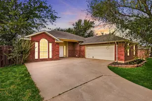 208 Cory Ct, Krum, TX 76249 - Photo 2