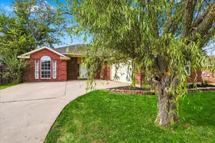 208 Cory Ct, Krum, TX 76249 - Photo 2