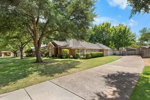 9604 Yellowstone Rd, Waco, TX 76712 - Photo 2
