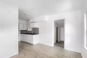 2009 S First St, Garland, TX 75041 - Photo 12
