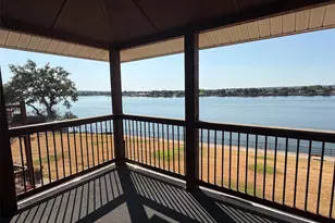 105 W Doyle St, Granbury, TX 76048 - Photo 14