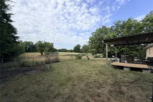 701 W Saunders St, Trenton, TX 75490 - Photo 14