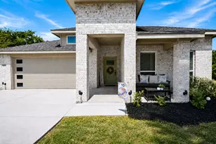 1420 Marshall St, Greenville, TX 75401 - Photo 2
