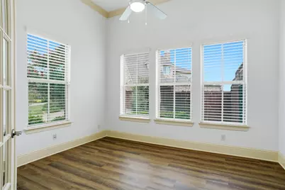 667 Creekway Drive, Irving, TX 75039 - Photo 4