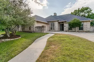 10228 Fieldcrest Dr, Benbrook, TX 76126 - Photo 2