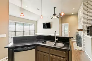 10228 Fieldcrest Dr, Benbrook, TX 76126 - Photo 14