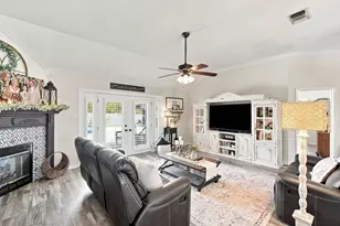204 Cloverdale St, Hillsboro, TX 76645 - Photo 6
