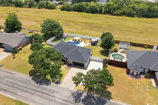 204 Cloverdale St, Hillsboro, TX 76645 - Photo 32