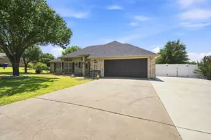 204 Cloverdale St, Hillsboro, TX 76645 - Photo 4