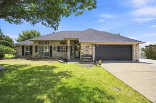 204 Cloverdale St, Hillsboro, TX 76645 - Photo 1