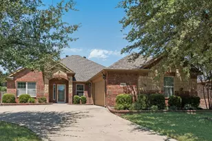 5836 Sunny Meadow Ln, Grand Prairie, TX 75052 - Photo 2