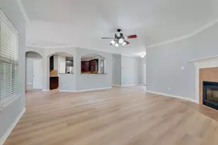 5836 Sunny Meadow Ln, Grand Prairie, TX 75052 - Photo 10