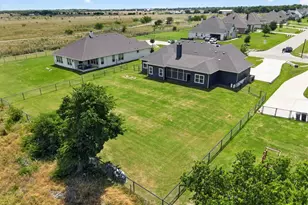 1506 Back Stretch Rd, Justin, TX 76247 - Photo 2