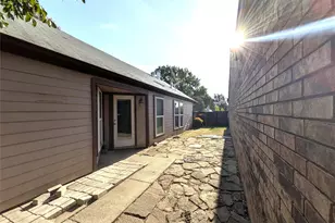 323 Teakwood Ln, Lewisville, TX 75067 - Photo 26