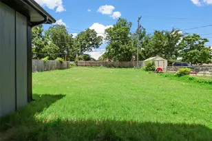 405 W Hull St, Denison, TX 75020 - Photo 16