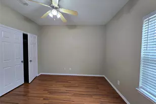 911 Lake Dr, Grand Prairie, TX 75051 - Photo 12