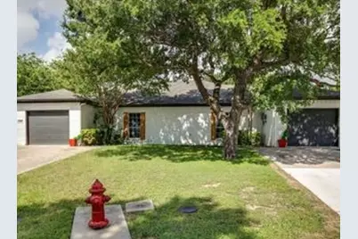 911 Lake Drive, Grand Prairie, TX 75051 - Photo 1
