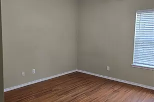 911 Lake Dr, Grand Prairie, TX 75051 - Photo 8