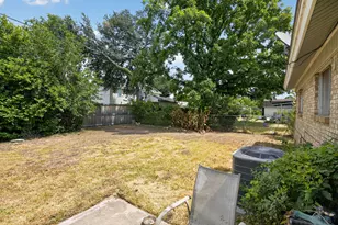 2125 Meadow Glen, Irving, TX 75060 - Photo 12