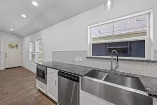 607 E Carter St, Sherman, TX 75090 - Photo 6
