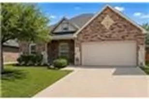 565 Griffith Dr, Saginaw, TX 76179 - Photo 1