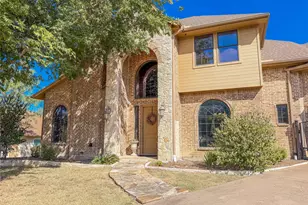 2737 Wood Lake Dr, Cedar Hill, TX 75104 - Photo 2