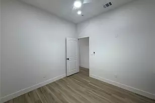 808 W 10th St, Dallas, TX 75208 - Photo 8