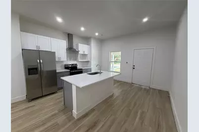 808 W 10th Street, Dallas, TX 75208 - Photo 2