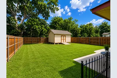 719 E 6th Street, Bonham, TX 75418 - Photo 20