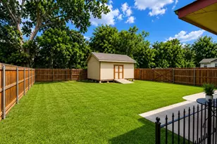 719 E 6th St, Bonham, TX 75418 - Photo 20