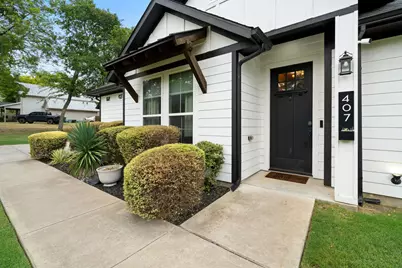 407 W Light Street, Waxahachie, TX 75165 - Photo 2