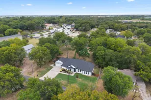 407 W Light St, Waxahachie, TX 75165 - Photo 4
