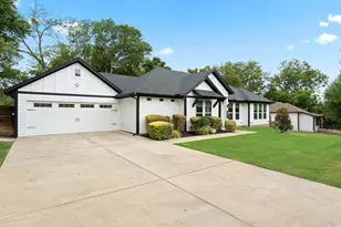 407 W Light St, Waxahachie, TX 75165 - Photo 2