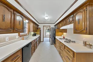 9630 Fallbrook Dr, Dallas, TX 75243 - Photo 24