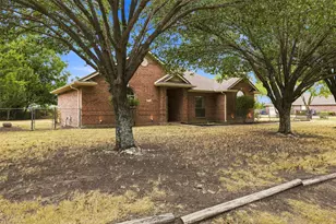 611 Dancer Ln, Lancaster, TX 75146 - Photo 2