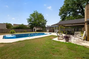 1002 Forest Hills St, Gladewater, TX 75647 - Photo 4