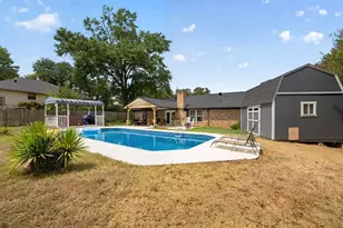 1002 Forest Hills St, Gladewater, TX 75647 - Photo 6