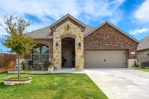 10922 Autry Ridge Ln, Aubrey, TX 76227 - Photo 1