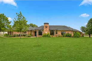 138 Green Oaks Dr, Bartonville, TX 76226 - Photo 2