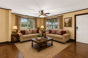 416 S Harrison St, Pilot Point, TX 76258 - Photo 2