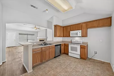 352 Mesquite Hill Drive, Arlington, TX 76002 - Photo 6