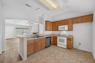 352 Mesquite Hill Dr, Arlington, TX 76002 - Photo 6