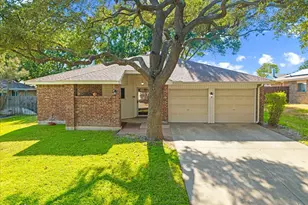 424 Grand Meadow Dr, Fort Worth, TX 76108 - Photo 1
