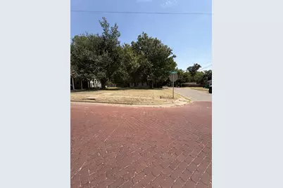 802 N Commerce Street N, Gainesville, TX 76240 - Photo 1