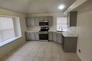 1105 Rosewood Ln, Lancaster, TX 75146 - Photo 10