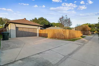 1922 Camden Way, Carrollton, TX 75007 - Photo 40