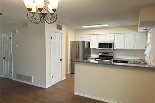 204 E Rucker St, Granbury, TX 76048 - Photo 10