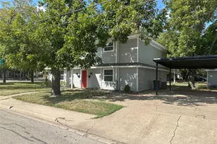 204 E Rucker St, Granbury, TX 76048 - Photo 2